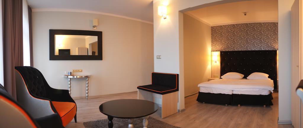 Hotel Srodmiejski Zielona Góra Habitación foto