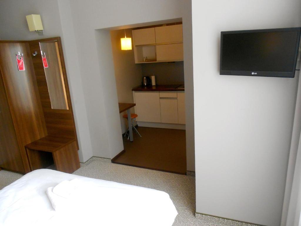 Hotel Srodmiejski Zielona Góra Habitación foto