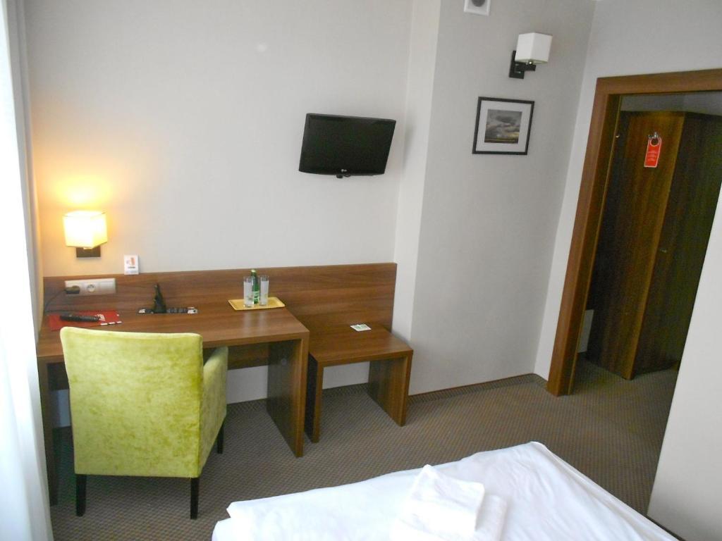 Hotel Srodmiejski Zielona Góra Habitación foto