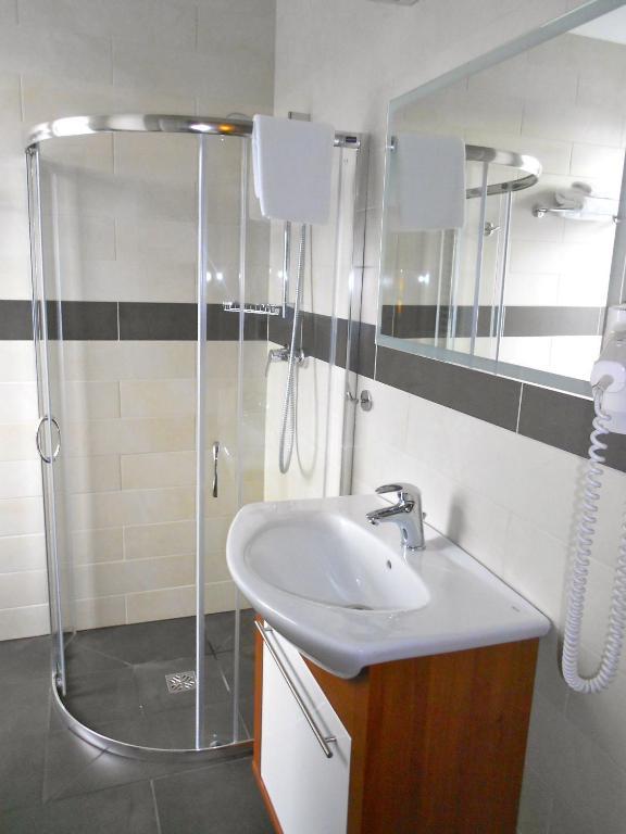 Hotel Srodmiejski Zielona Góra Habitación foto