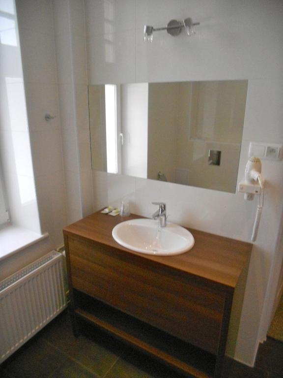 Hotel Srodmiejski Zielona Góra Habitación foto