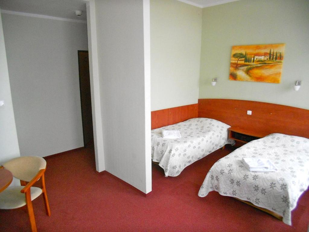 Hotel Srodmiejski Zielona Góra Habitación foto