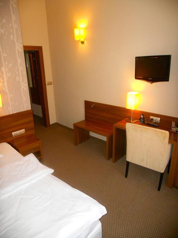 Hotel Srodmiejski Zielona Góra Habitación foto