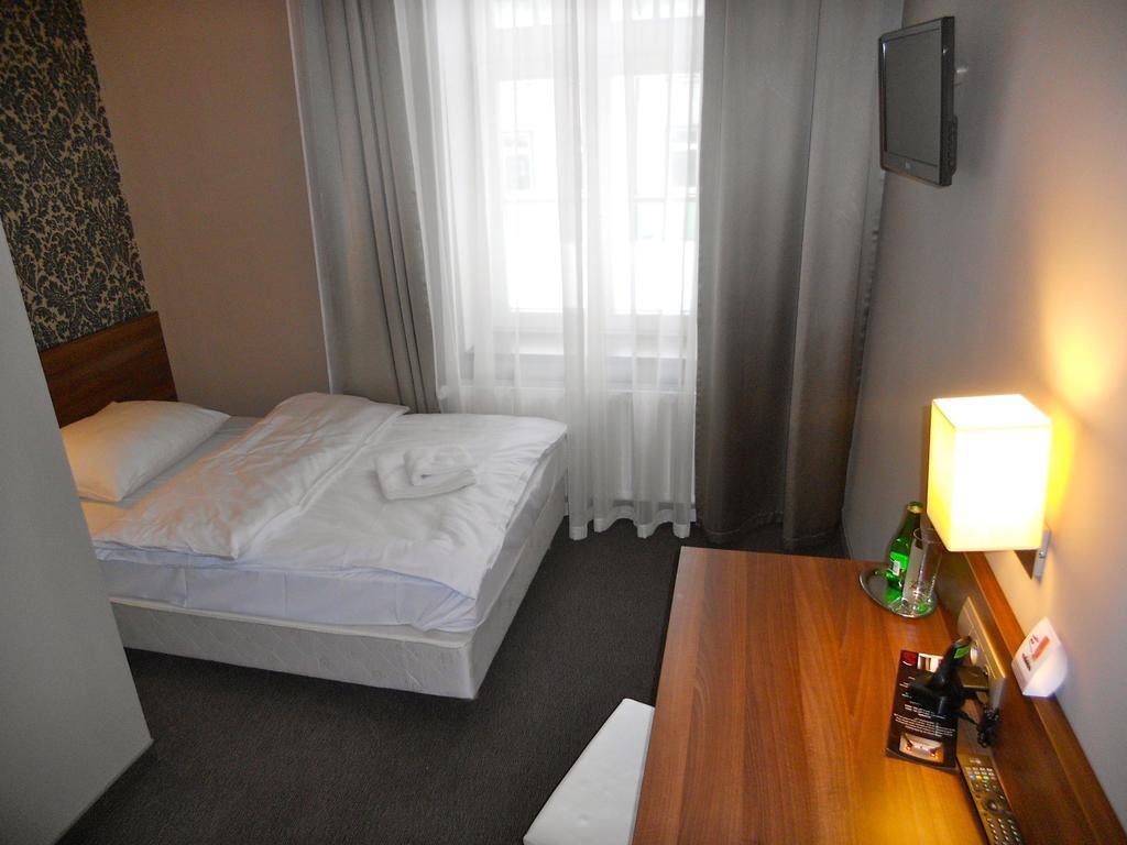 Hotel Srodmiejski Zielona Góra Habitación foto